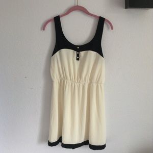 FOREVER 21 black and white dress large